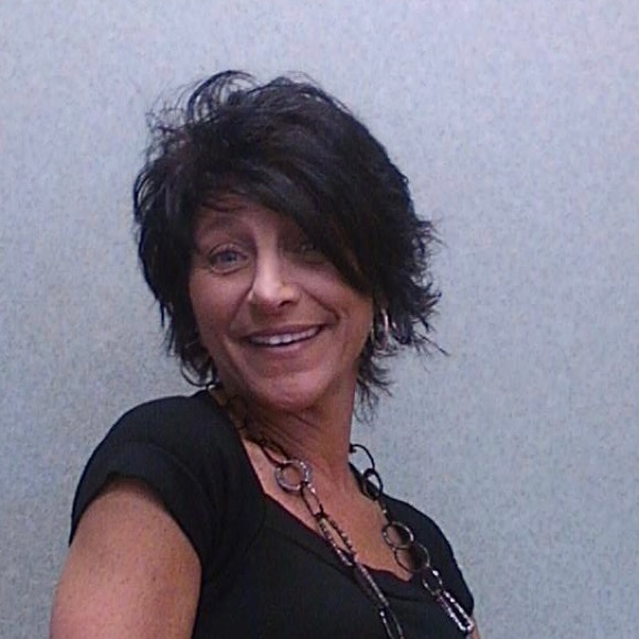 Meet your Posher, Renee - Picture 2 of 2